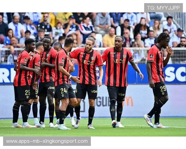 波尔图中场球员在比赛中提供可靠串联