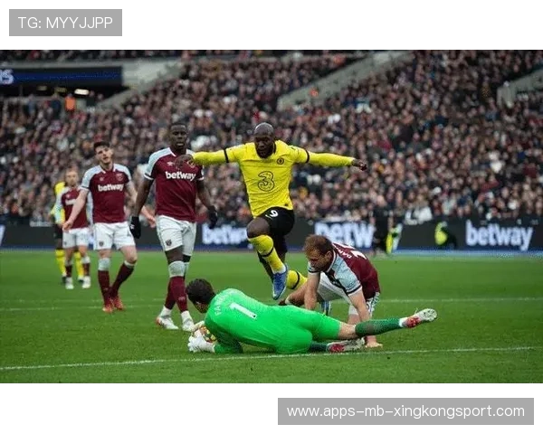 西汉姆依靠左路叠加不断获得机会，展现不容忽视的战术魅力