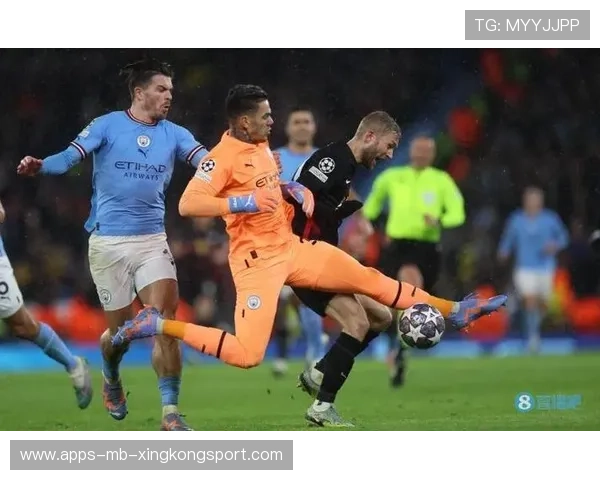 曼城埃德森的脚下传球依旧精准